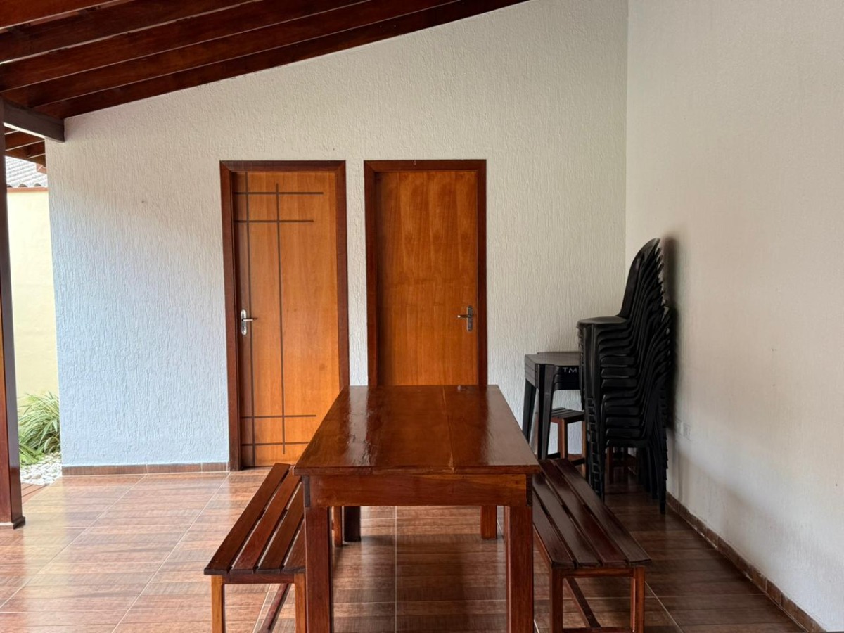 Casa com Piscina e Ampla Área de Lazer à Venda no Ubatumirim .