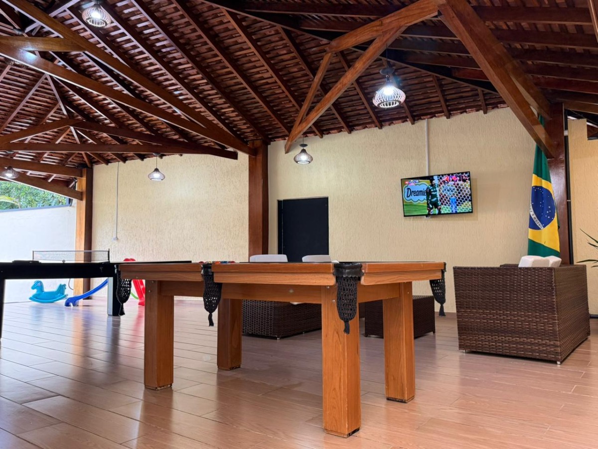 Casa com Piscina e Ampla Área de Lazer à Venda no Ubatumirim .