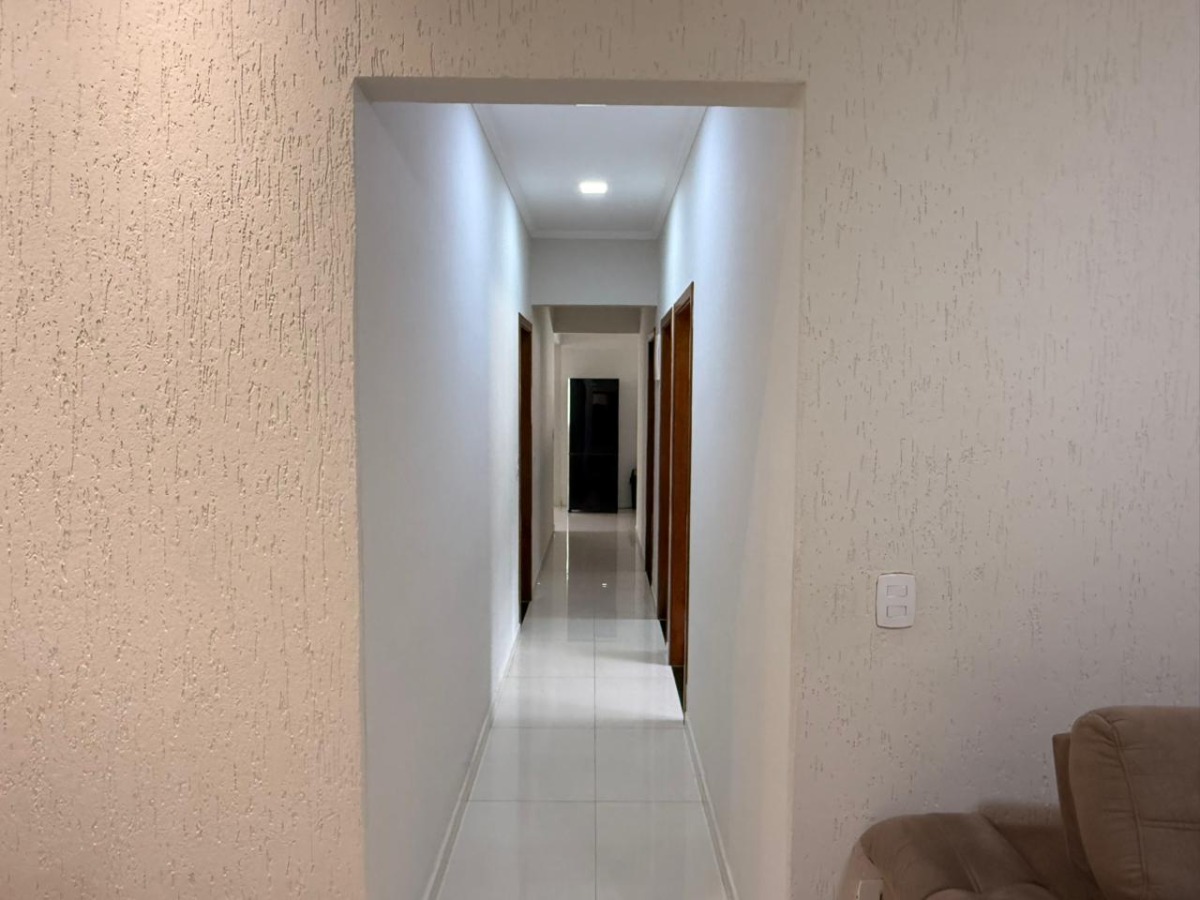 Casa com Piscina e Ampla Área de Lazer à Venda no Ubatumirim .