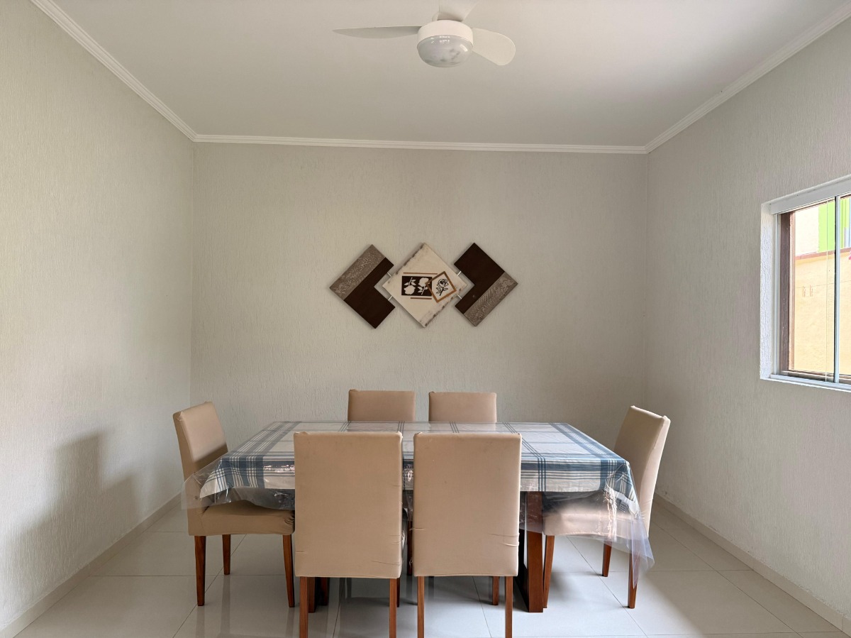 Casa com Piscina e Ampla Área de Lazer à Venda no Ubatumirim .
