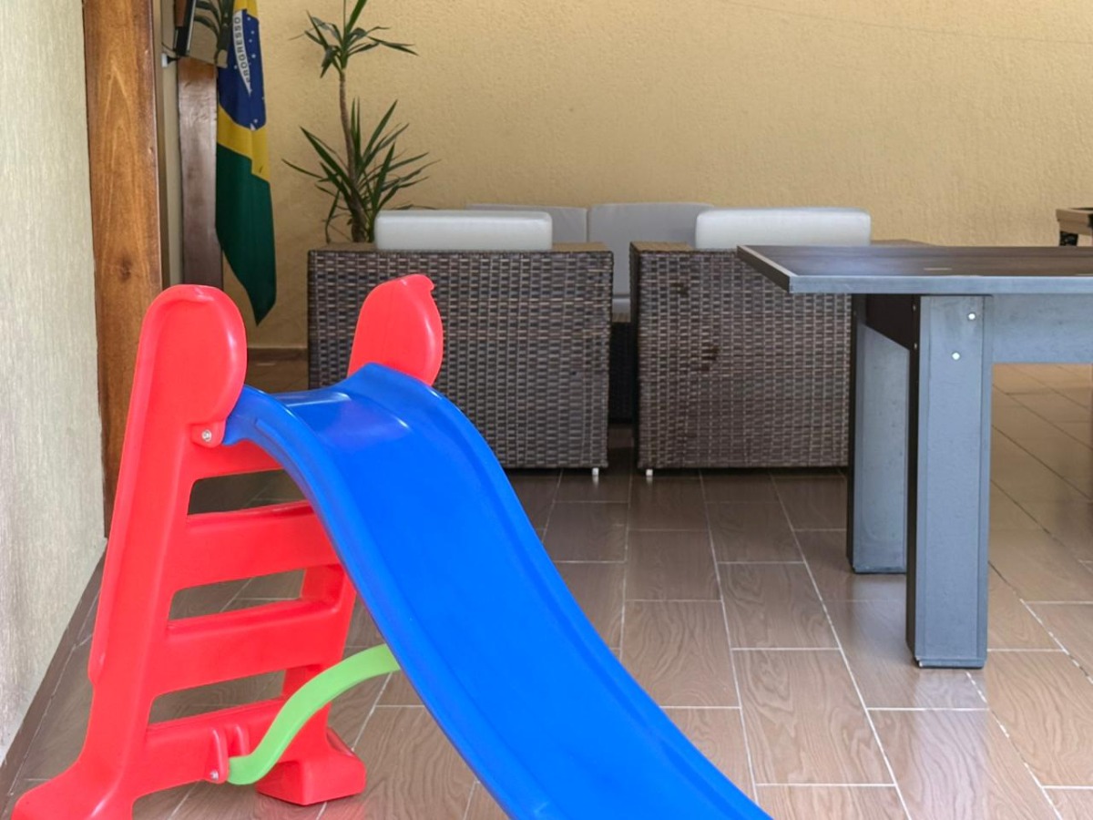 Casa com Piscina e Ampla Área de Lazer à Venda no Ubatumirim .