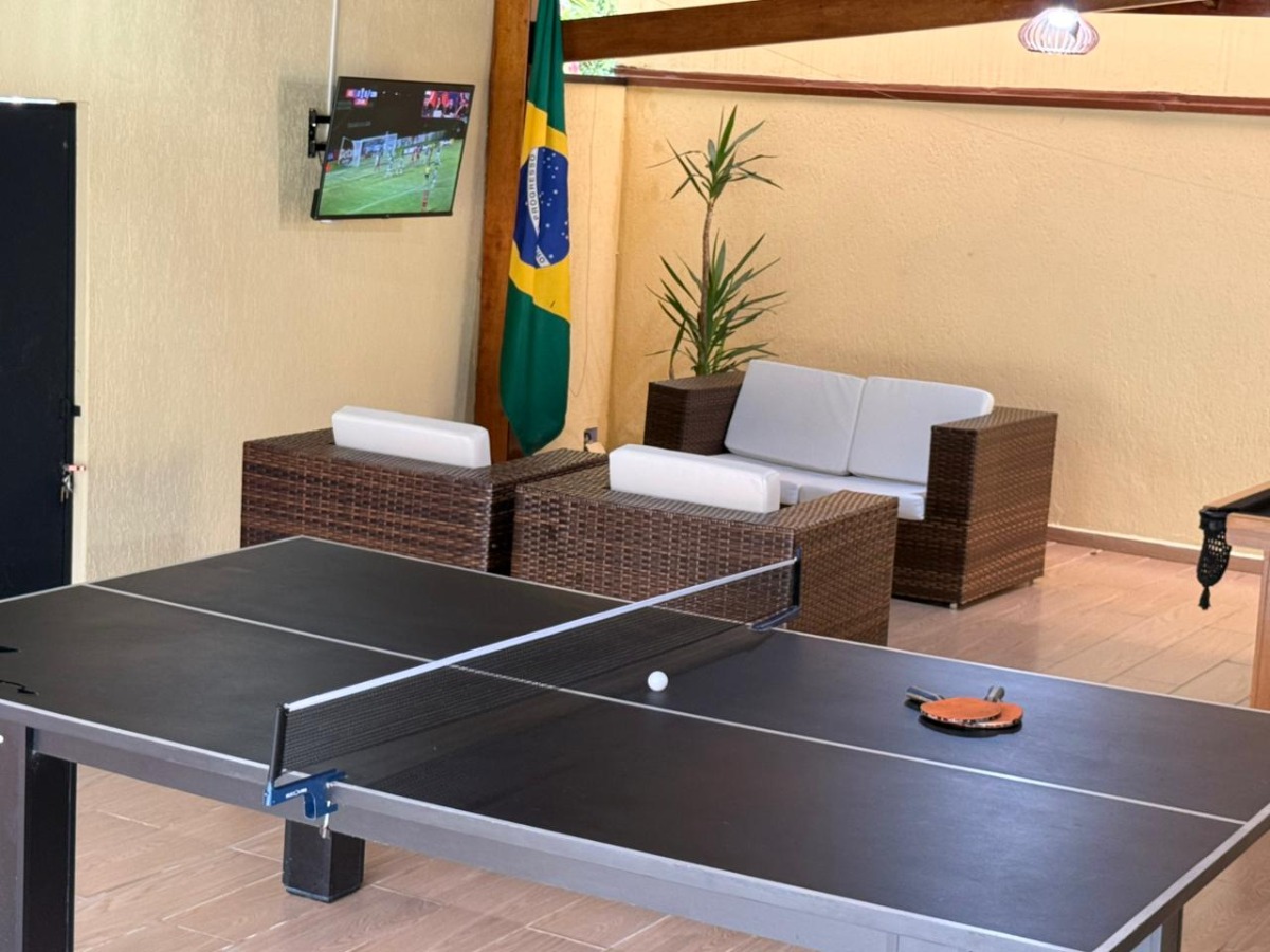 Casa com Piscina e Ampla Área de Lazer à Venda no Ubatumirim .