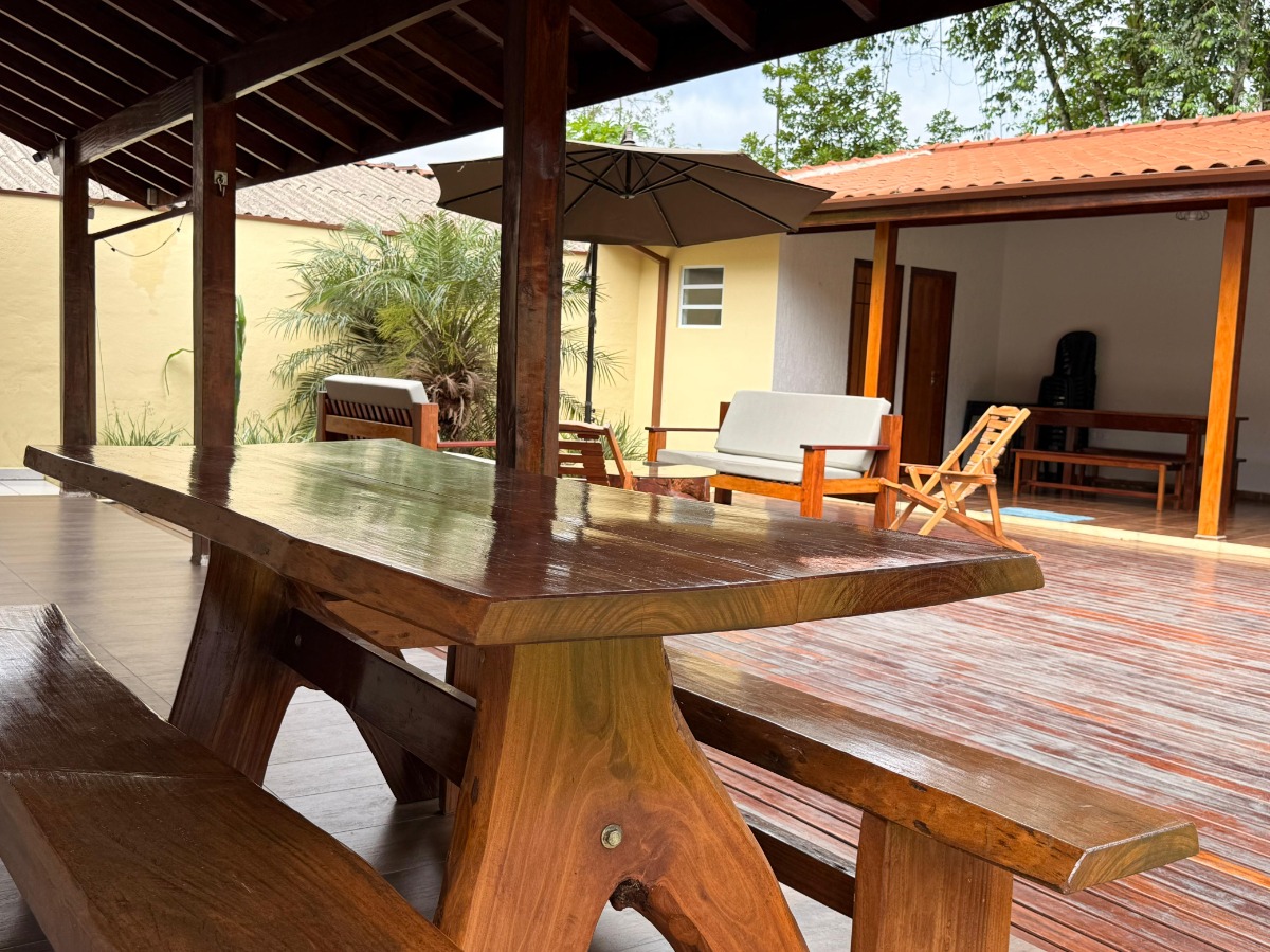 Casa com Piscina e Ampla Área de Lazer à Venda no Ubatumirim .