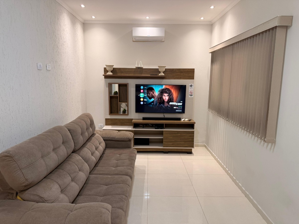 Casa com Piscina e Ampla Área de Lazer à Venda no Ubatumirim .