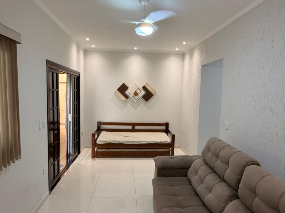 Casa com Piscina e Ampla Área de Lazer à Venda no Ubatumirim .