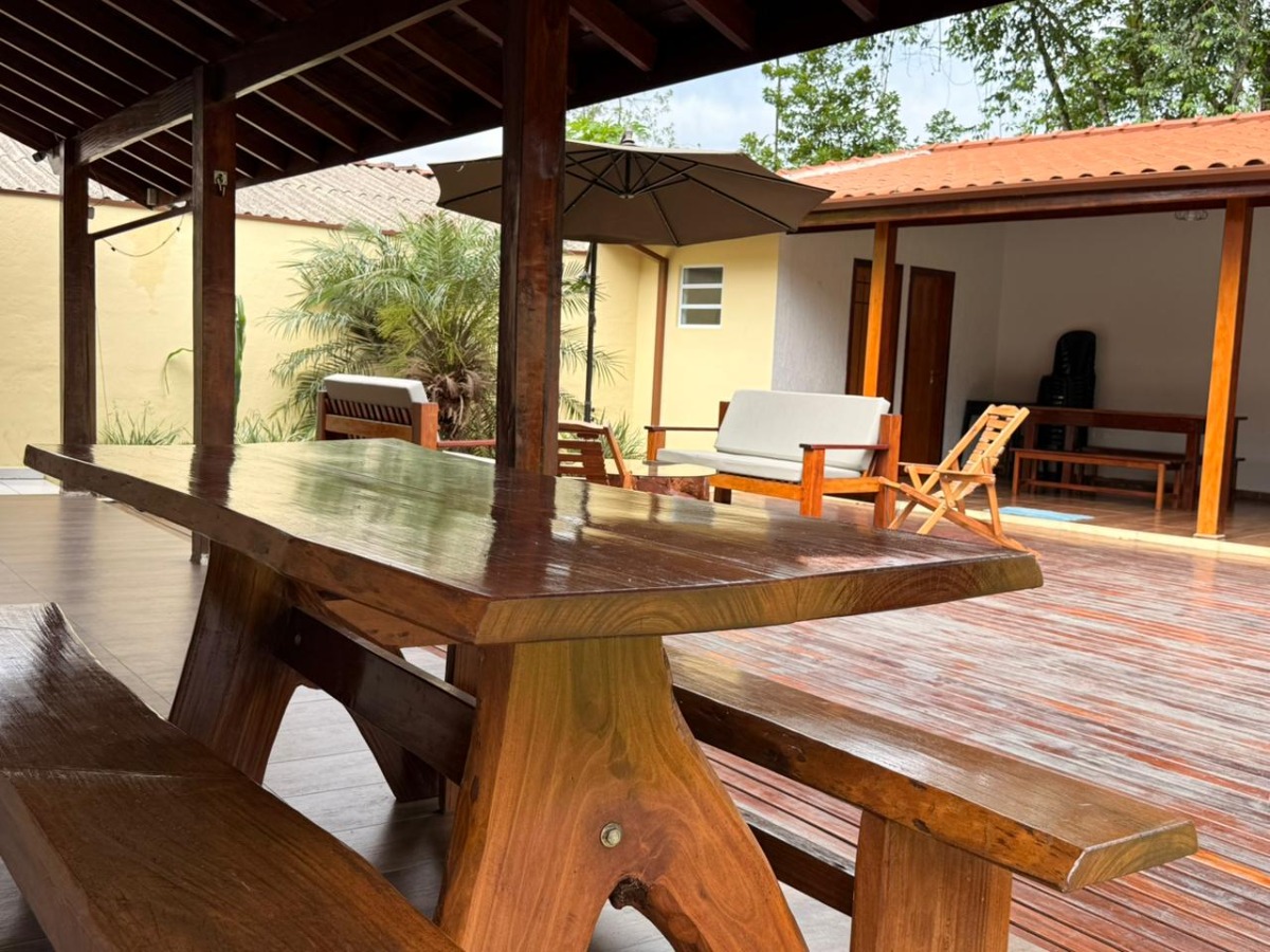 Casa com Piscina e Ampla Área de Lazer à Venda no Ubatumirim .