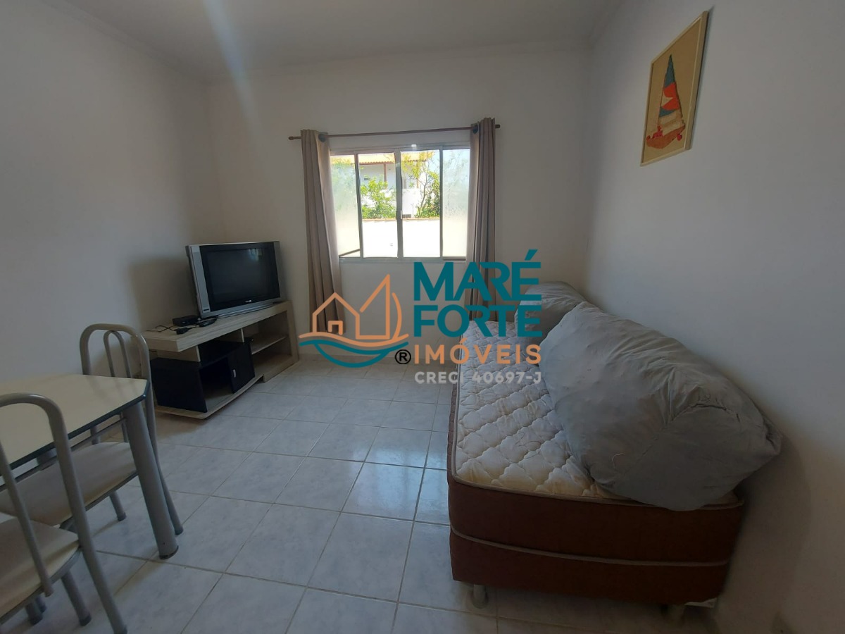 Apartamento térreo, com dois dormitórios, 400 metros da orla da Praia Grande