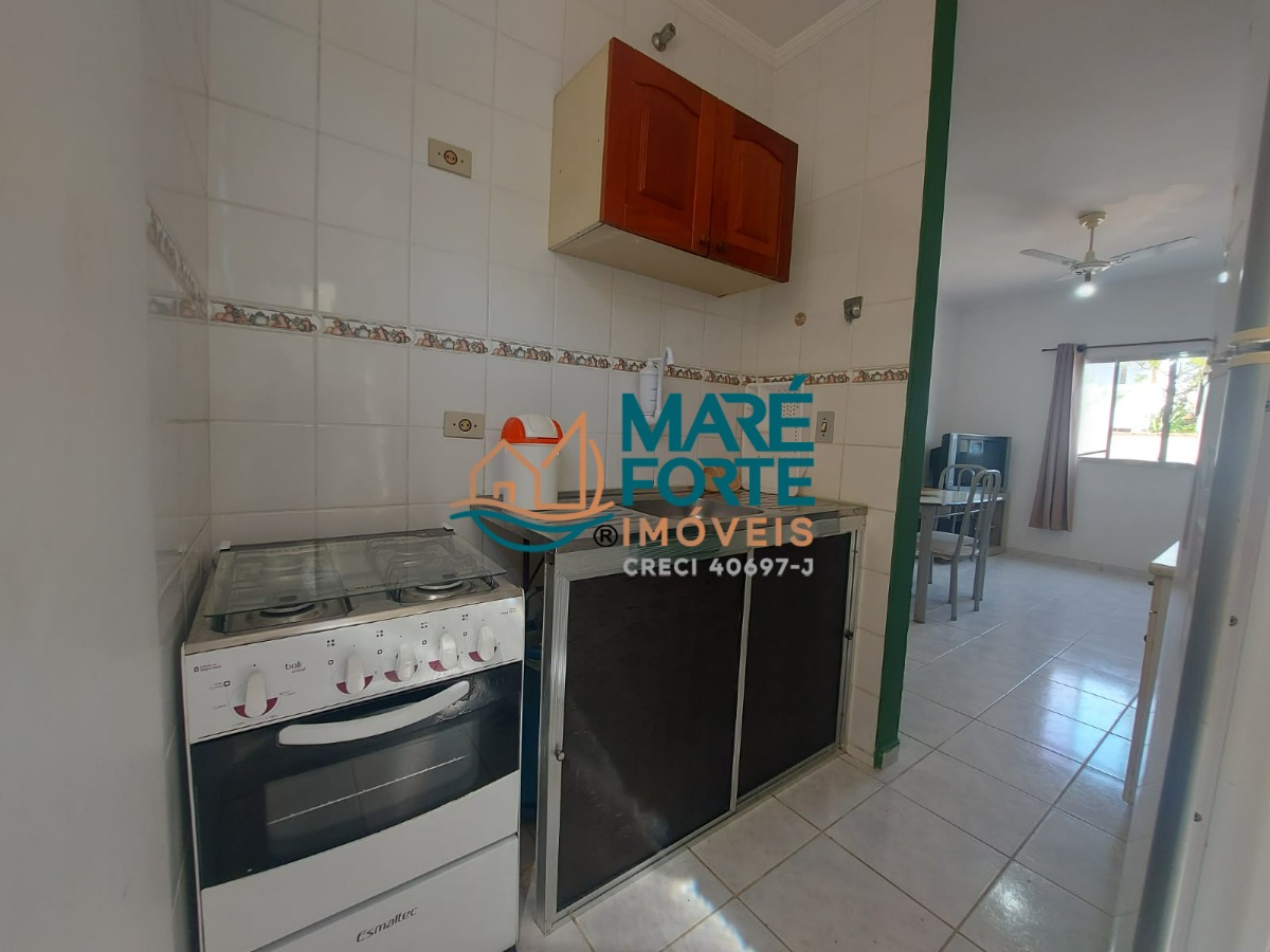 Apartamento térreo, com dois dormitórios, 400 metros da orla da Praia Grande