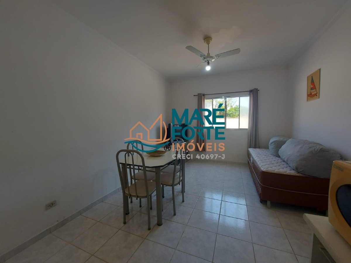 Apartamento térreo, com dois dormitórios, 400 metros da orla da Praia Grande