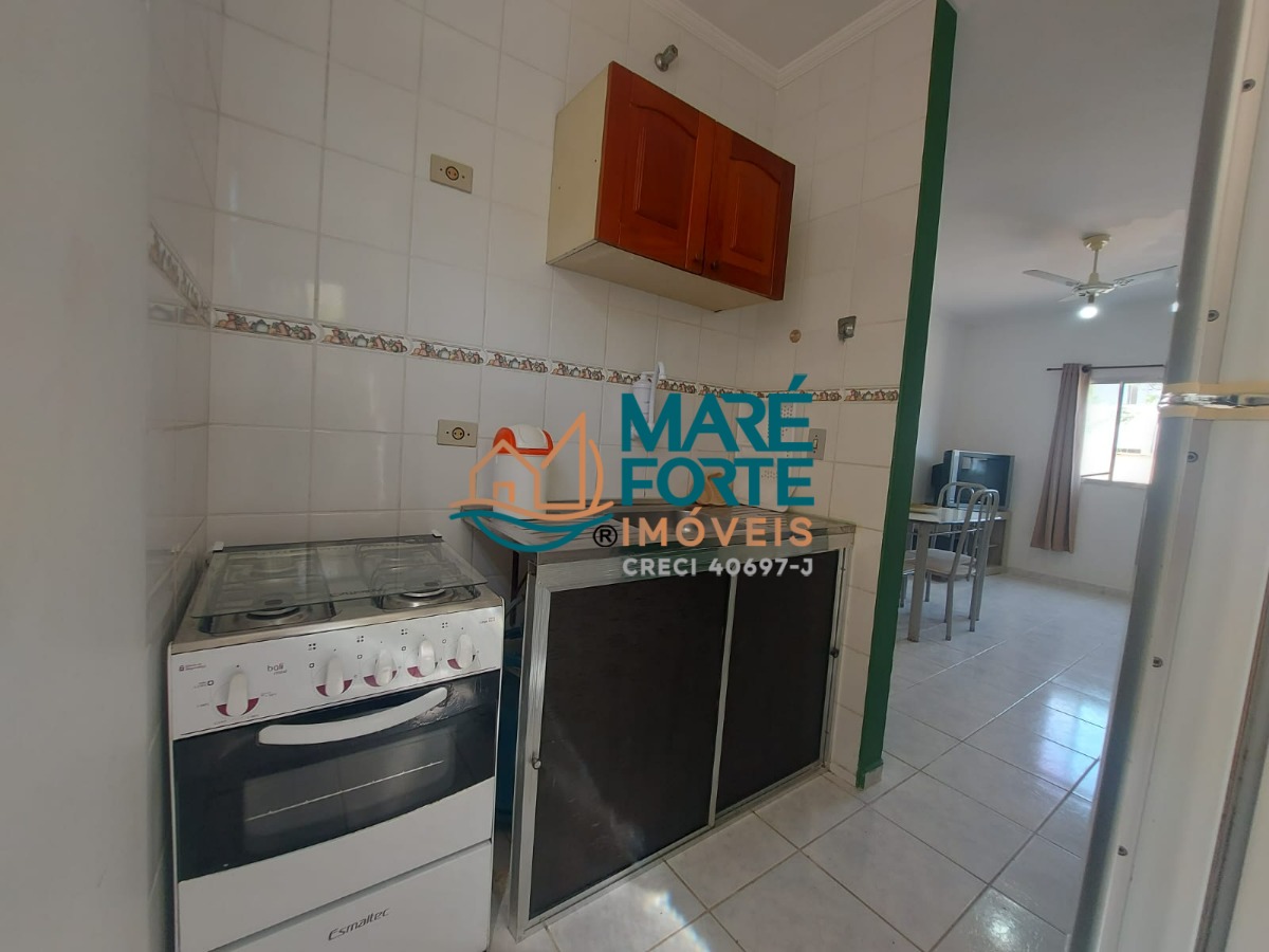 Apartamento térreo, com dois dormitórios, 400 metros da orla da Praia Grande