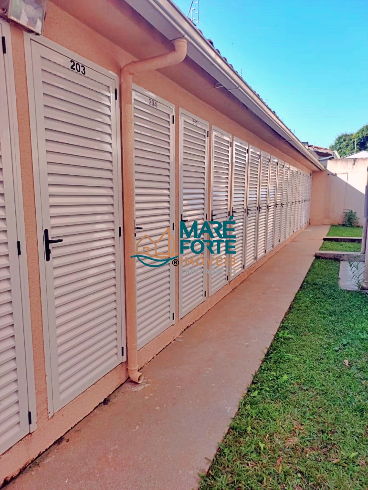 Apartamento de 02 dormitorios mobiliado no itagua.
