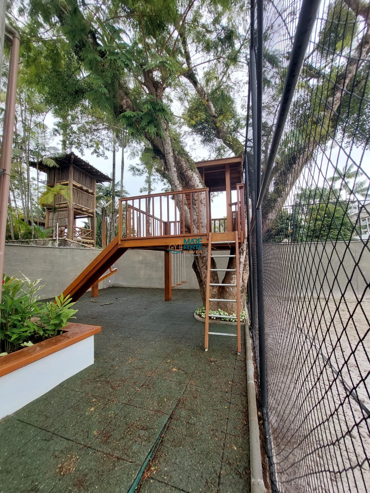 Casa decorada em condominio fechado com estrutura de lazer!