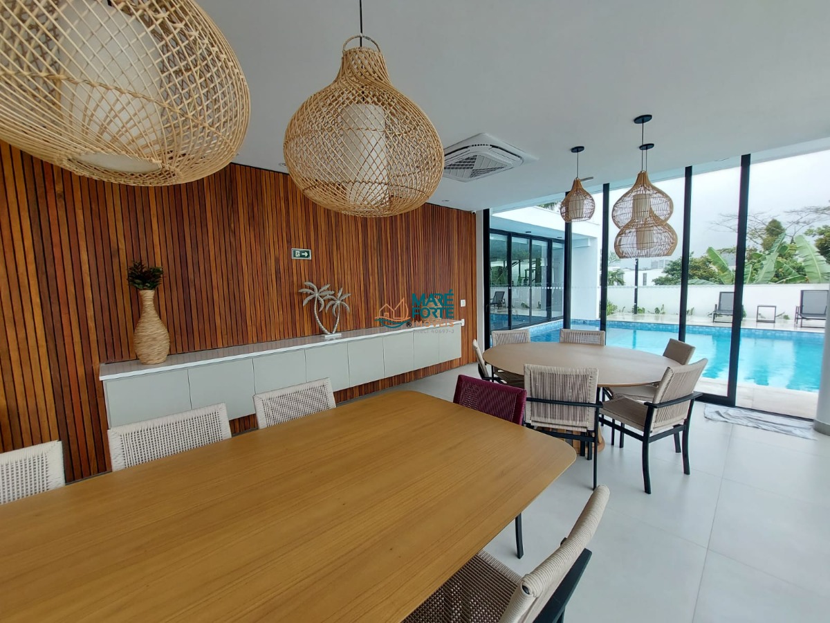 Casa decorada em condominio fechado com estrutura de lazer!