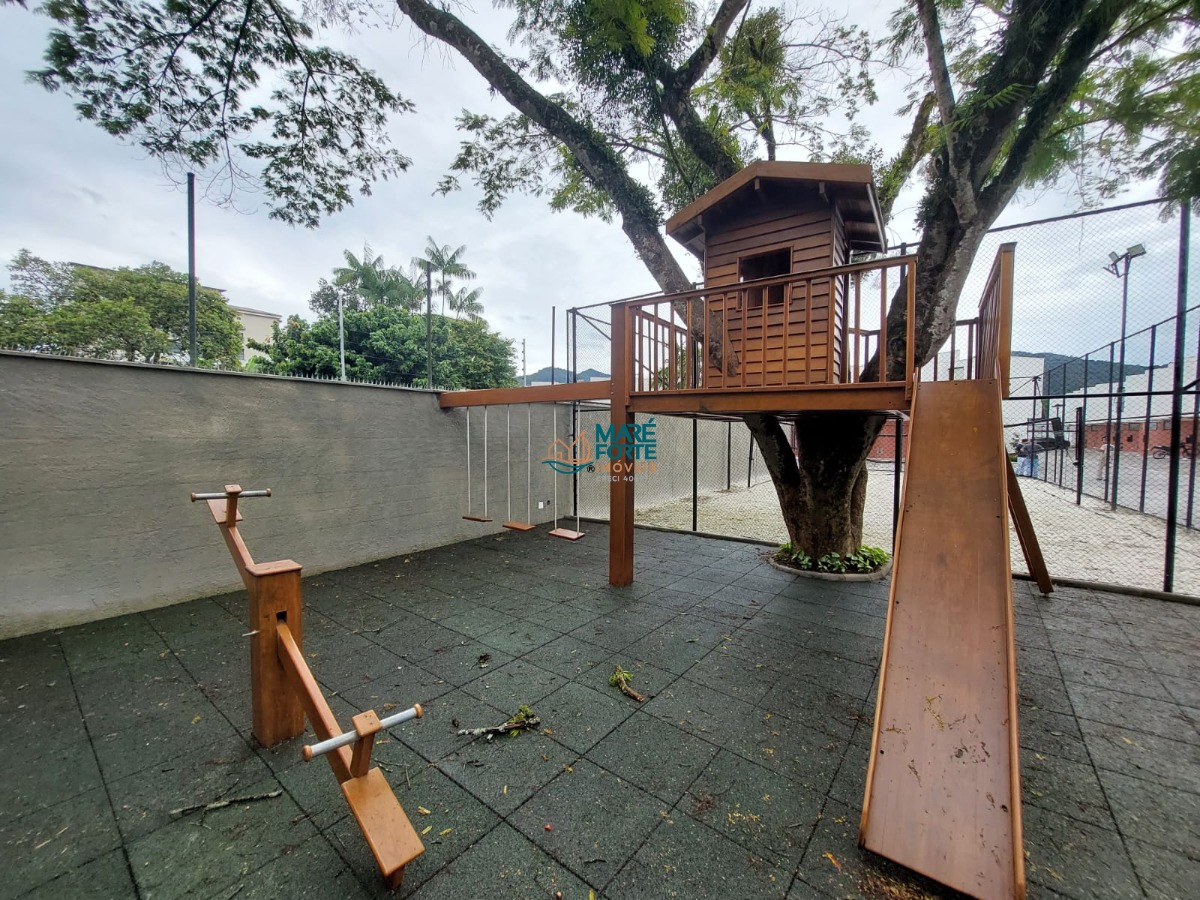 Casa decorada em condominio fechado com estrutura de lazer!