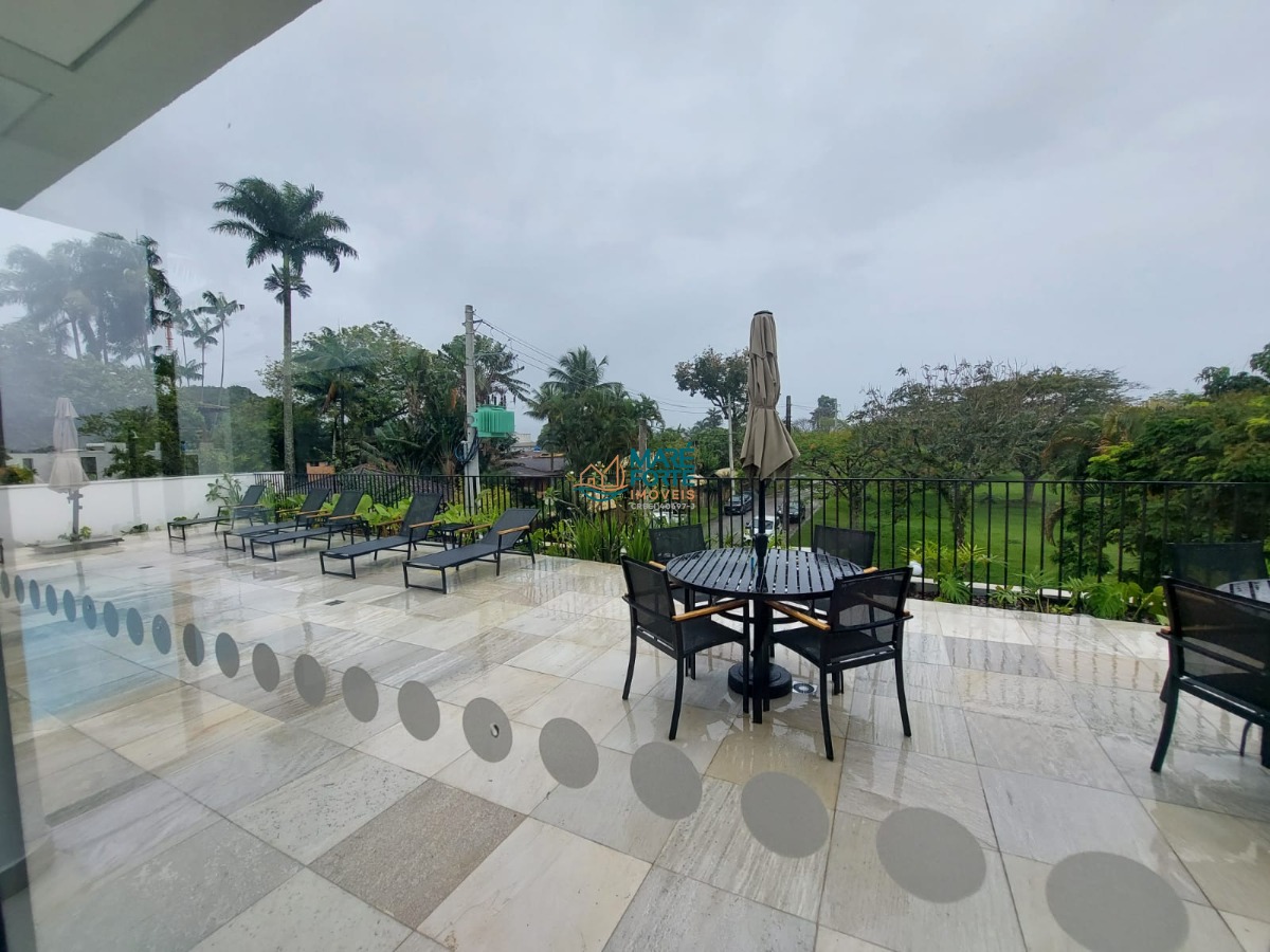 Casa decorada em condominio fechado com estrutura de lazer!